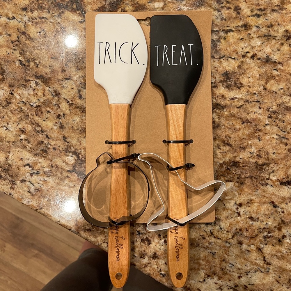 rae dunn bakeware